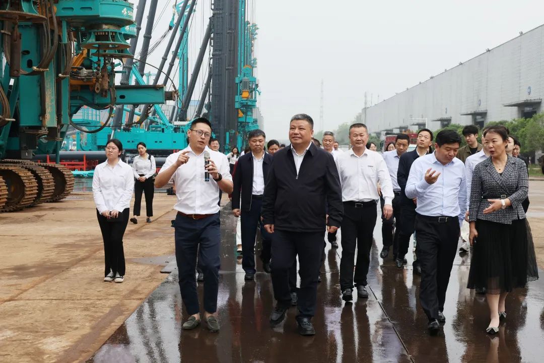 长沙市政协主席陈刚调研米兰体育·米兰(中国)智能