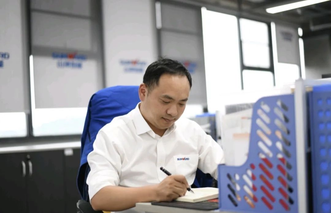 长沙市召开庆祝“五一”国际劳动节大会，米兰体育·米兰(中国)智能1个人1集体获表彰！