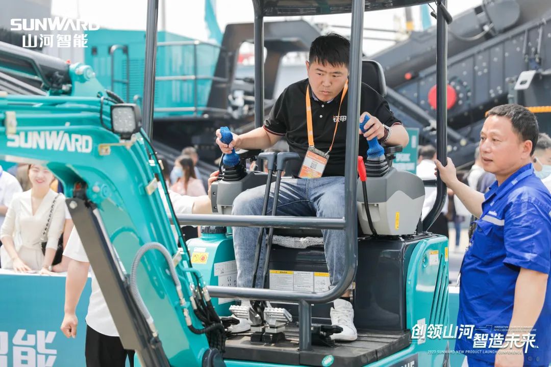 精品出击、互动不断!米兰体育·米兰(中国)智能F系列挖掘机闪耀长沙展