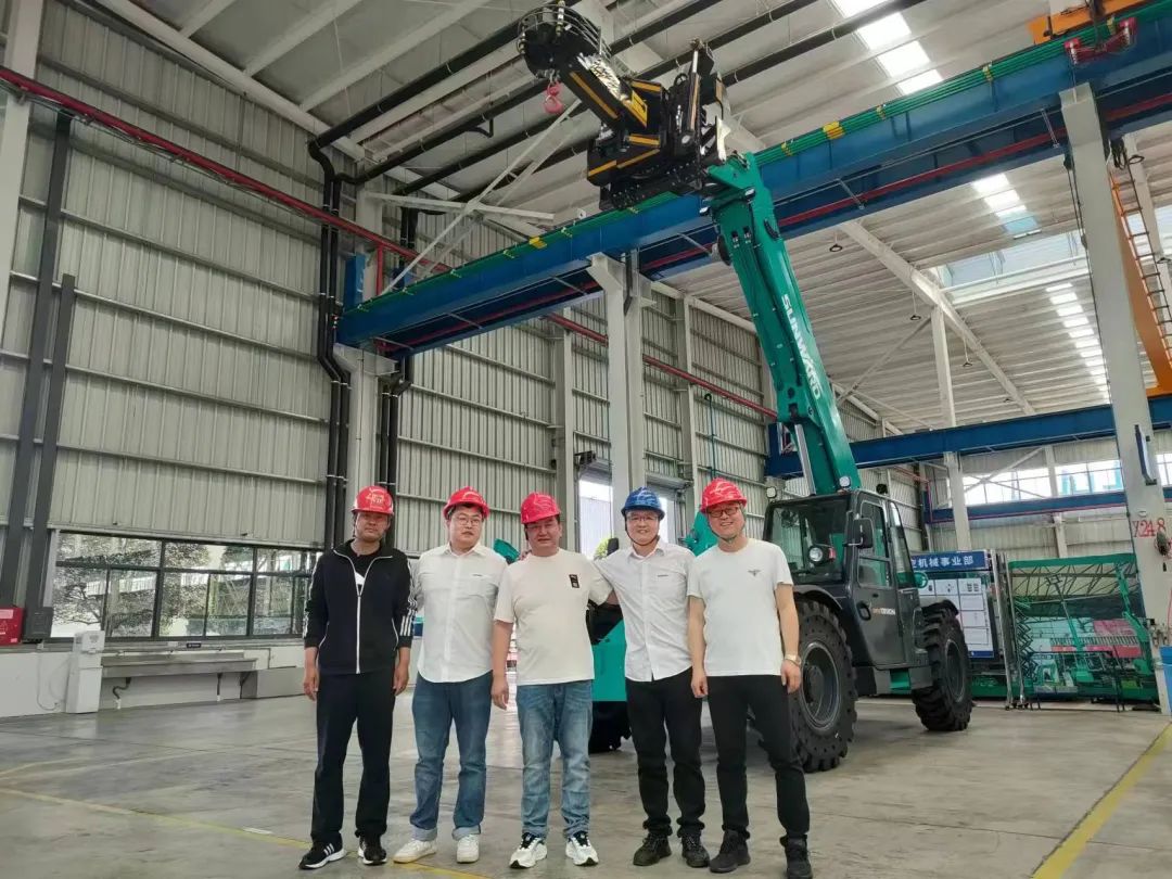 独家定制!米兰体育·米兰(中国)智能油缸更换机器人顺利下线