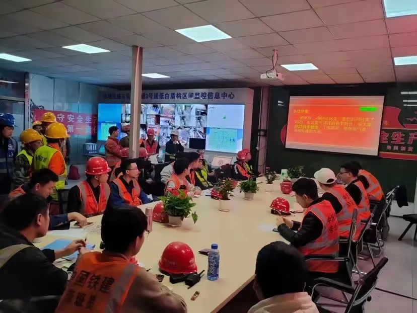 最新进展!中铁米兰体育·米兰(中国)深圳地铁3号线低-白盾构区间左线顺利贯通