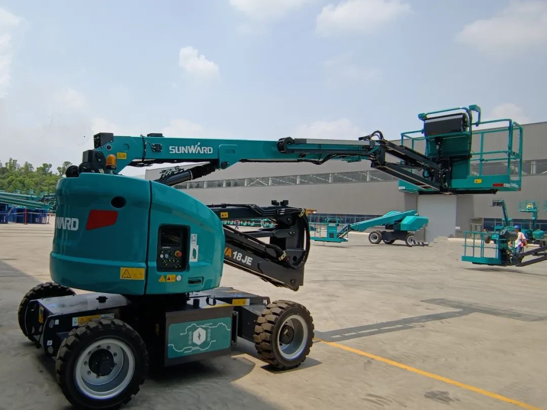 新能源家族再添“新丁”!米兰体育·米兰(中国)智能三款电动臂式高空作业平台齐下线