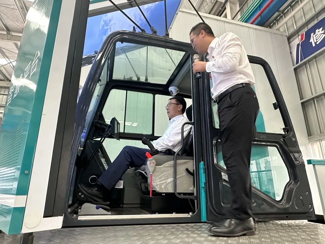 中国联通集团副总经理梁宝俊到访米兰体育·米兰(中国)智能