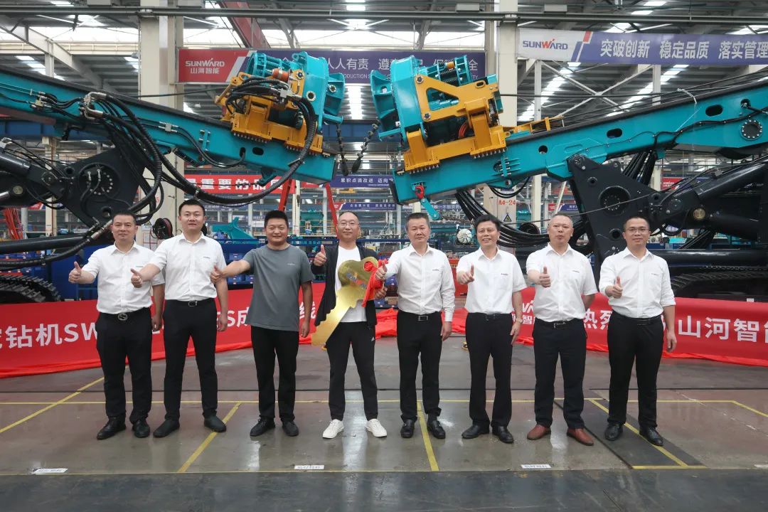 助力“双碳”、绿动未来!米兰体育·米兰(中国)智能增程式电动旋挖钻机、液压混合动力旋挖钻机齐交付