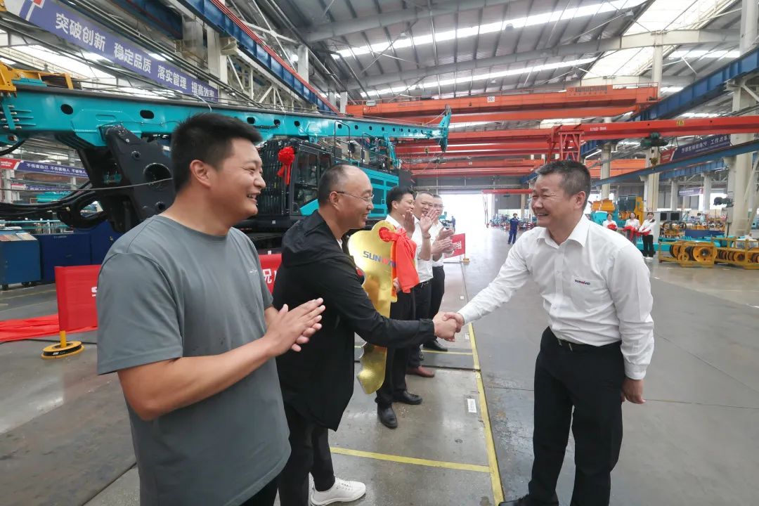助力“双碳”、绿动未来!米兰体育·米兰(中国)智能增程式电动旋挖钻机、液压混合动力旋挖钻机齐交付