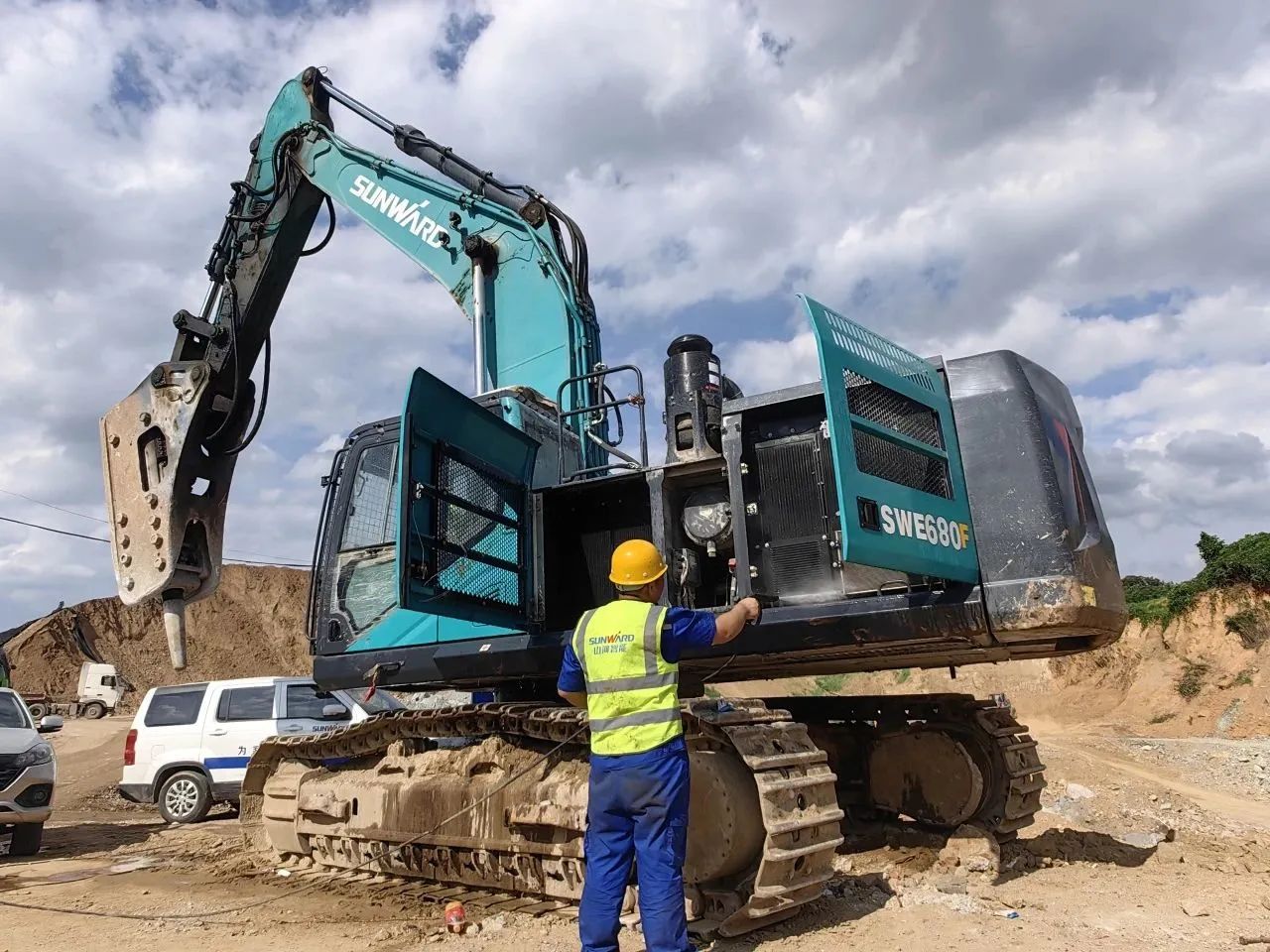 步履不停,服务不止!米兰体育·米兰(中国)智能挖掘机服务万里行火热进行中