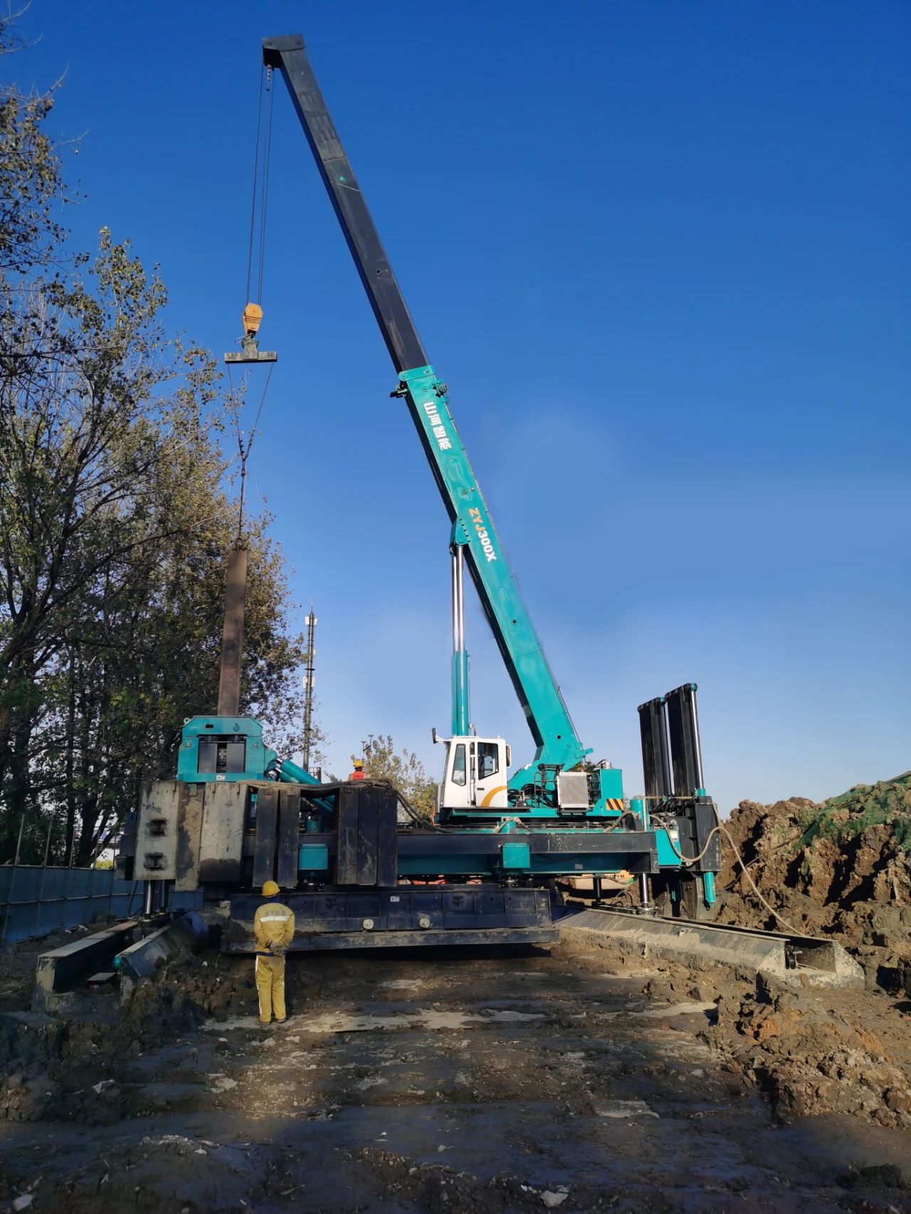 “米兰体育·米兰(中国)绿”闪耀西子湖畔!米兰体育·米兰(中国)智能ZYJ300X斜桩压桩机强势来袭