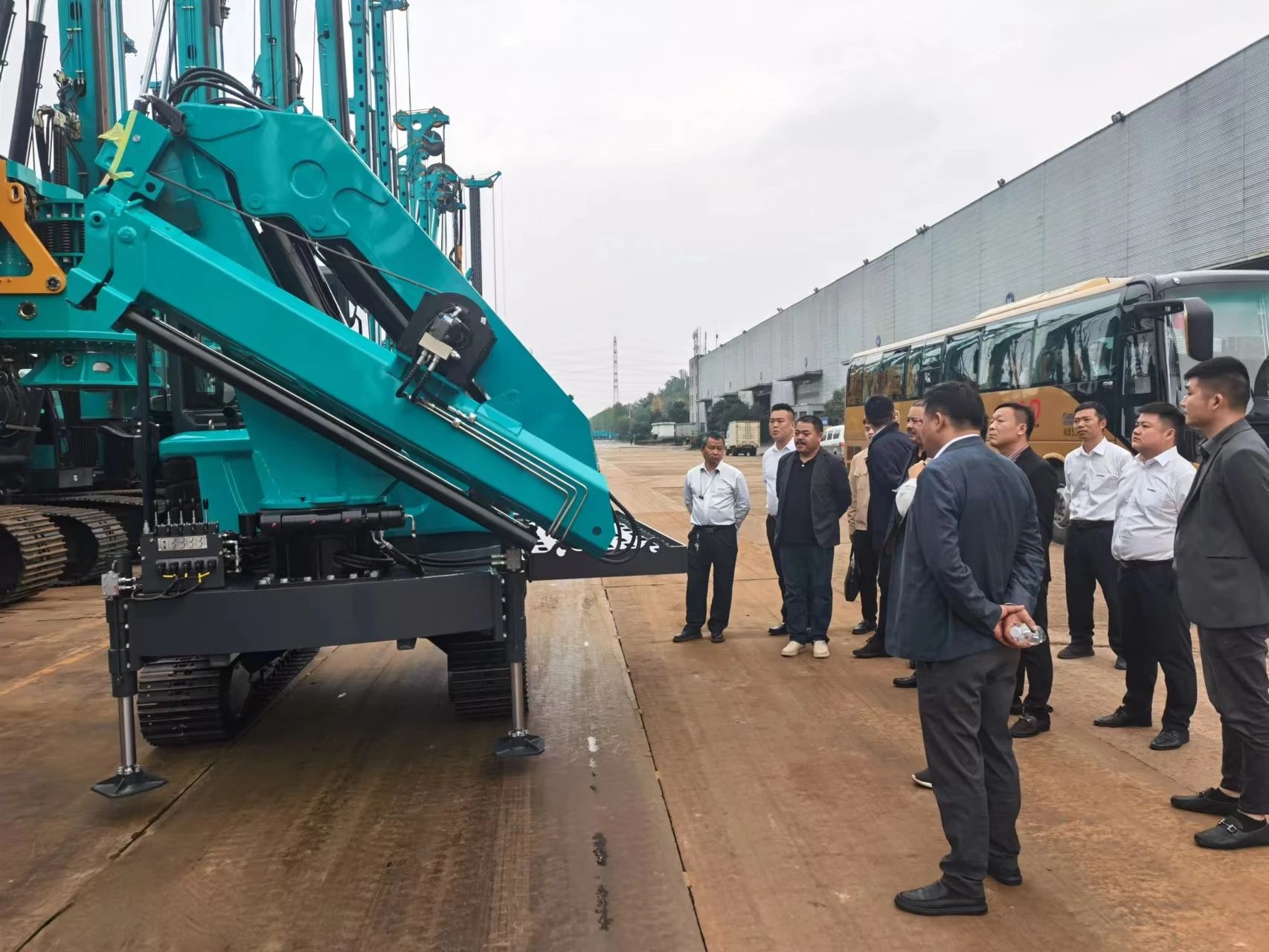 行业寒冬现暖阳!现场签购20台旋挖钻机,米兰体育·米兰(中国)智能携手湖南骏牛助力国家电网项目建设