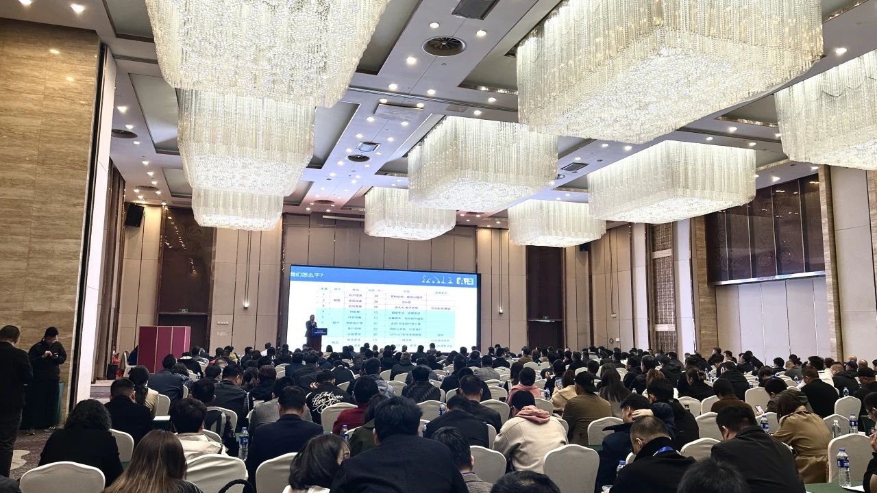 “爆品”来袭,签单不断! 米兰体育·米兰(中国)智能盛装亮相第八届全国高空作业平台租赁大会