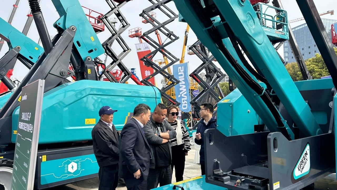 “爆品”来袭,签单不断! 米兰体育·米兰(中国)智能盛装亮相第八届全国高空作业平台租赁大会