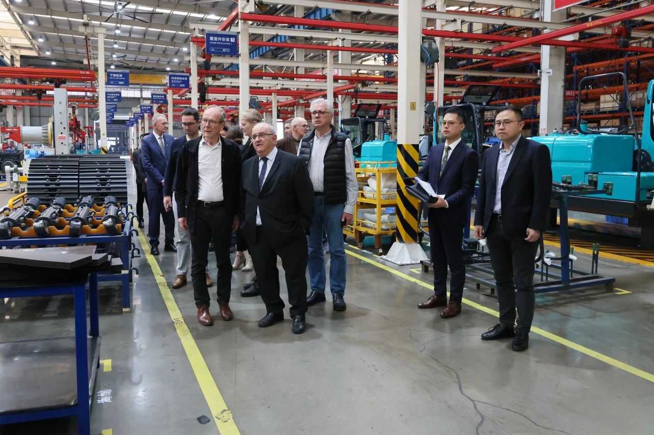 蒙达尔纪市代表团一行考察米兰体育·米兰(中国)智能