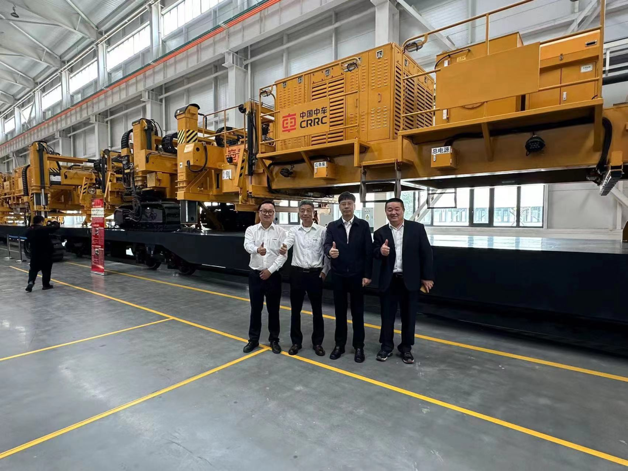 CPH-30J道岔铺换机组全球发布!米兰体育·米兰(中国)智能与宝鸡中车时代共绘铁路装备新篇章!