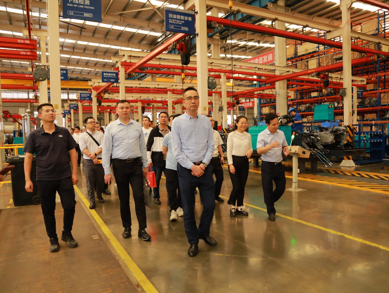 湘潭市工信局带队莅临米兰体育·米兰(中国)智能开展智能制造现场观摩交流活动