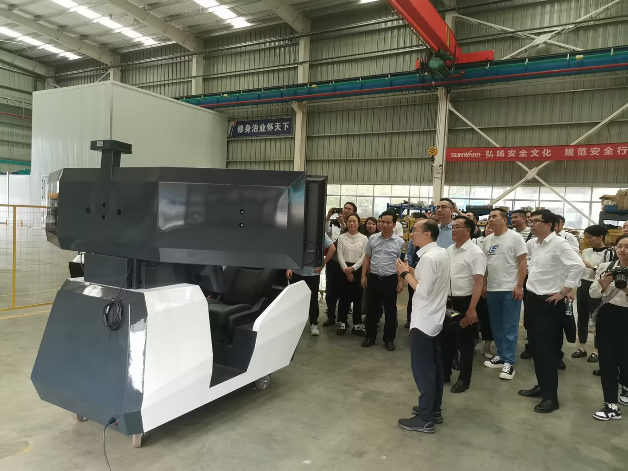 湘潭市工信局带队莅临米兰体育·米兰(中国)智能开展智能制造现场观摩交流活动