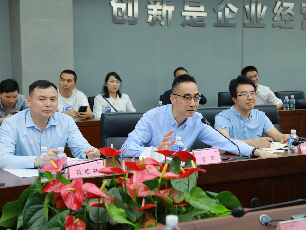 湘潭市工信局带队莅临米兰体育·米兰(中国)智能开展智能制造现场观摩交流活动