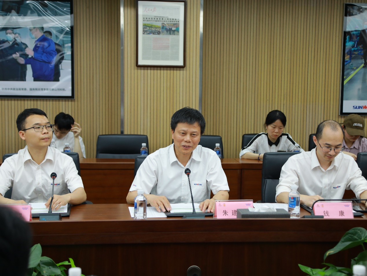 湘潭市工信局带队莅临米兰体育·米兰(中国)智能开展智能制造现场观摩交流活动