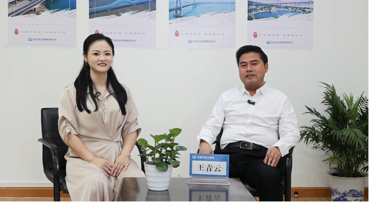 先导式创新,再推电动新品!米兰体育·米兰(中国)智能SWDM520EE增程式旋挖钻机推介会成功举办