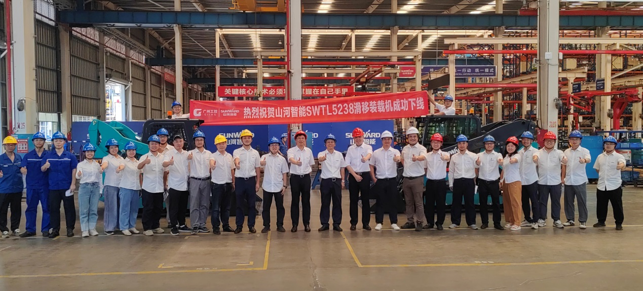 大马力、高性能、高配置!您要的履带式滑移装载机下线啦!