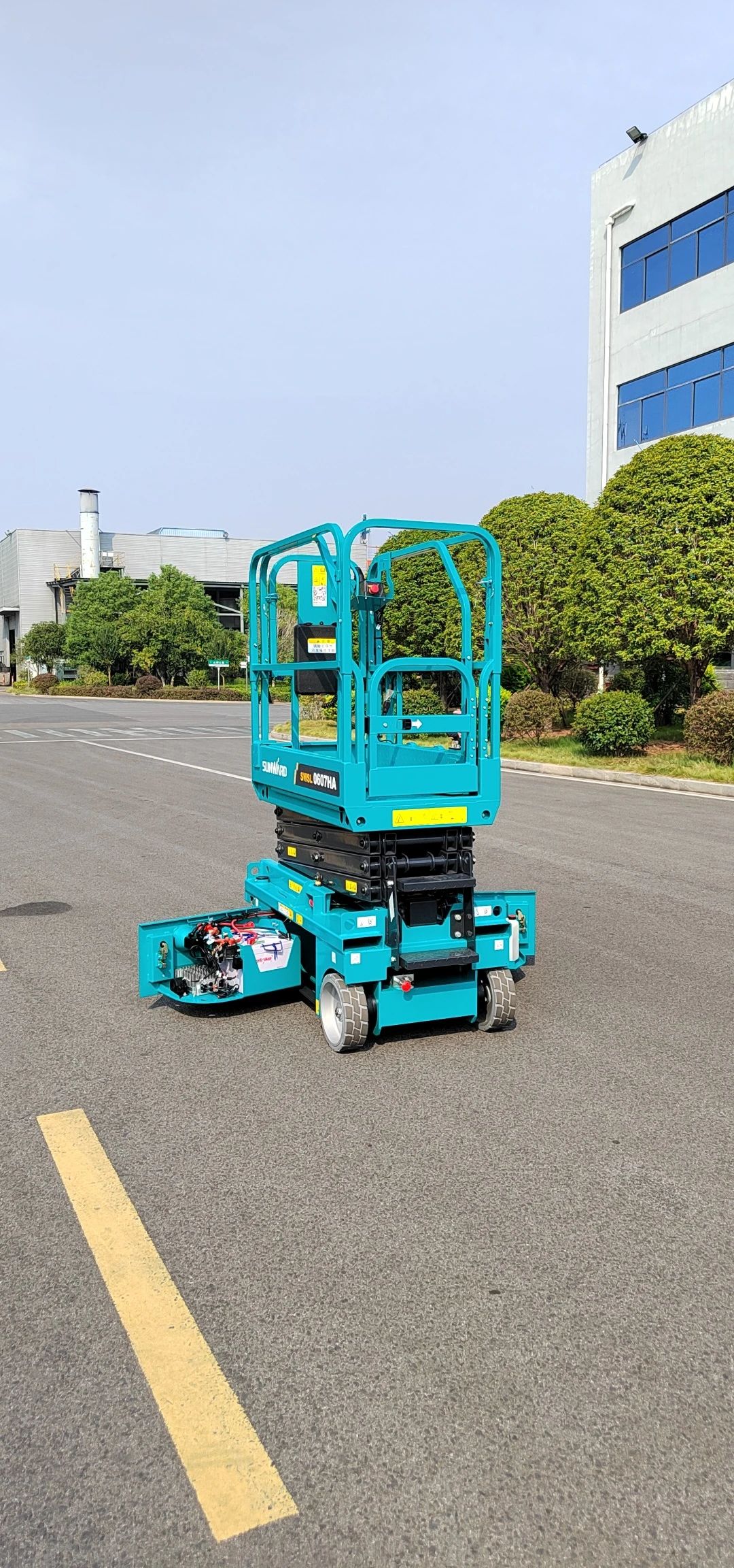 向“新”而行！米兰体育·米兰(中国)智能又一款电动液驱剪叉式高空作业平台发布