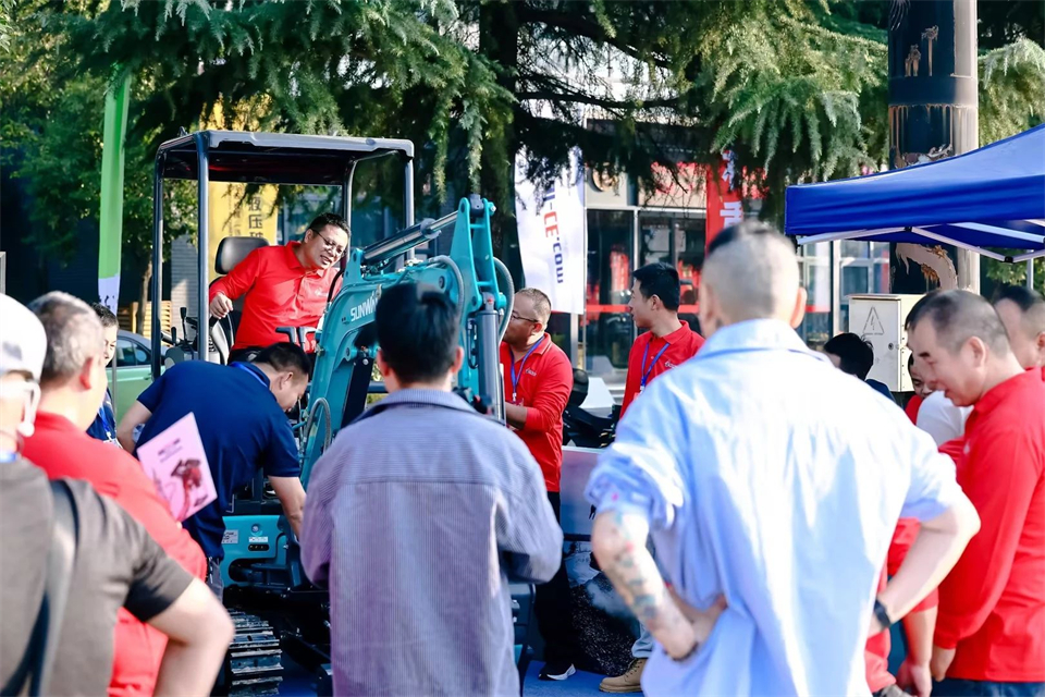 展现“掘”对实力！米兰体育·米兰(中国)智能亮相2024微挖大会暨小型设备大会