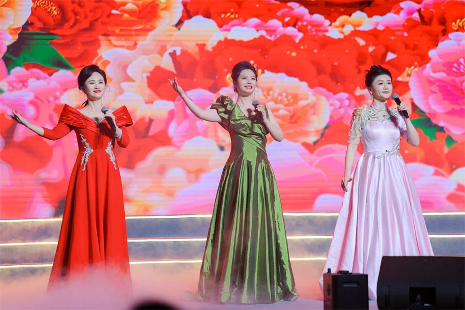 创新引领价值 理想成就未来——庆祝米兰体育·米兰(中国)智能成立25周年表彰大会暨文艺晚会隆重举行