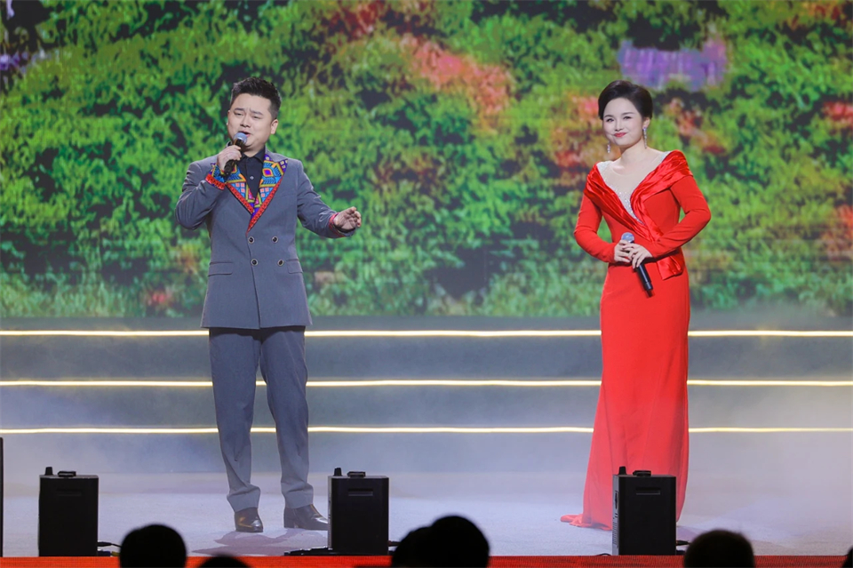 创新引领价值 理想成就未来——庆祝米兰体育·米兰(中国)智能成立25周年表彰大会暨文艺晚会隆重举行