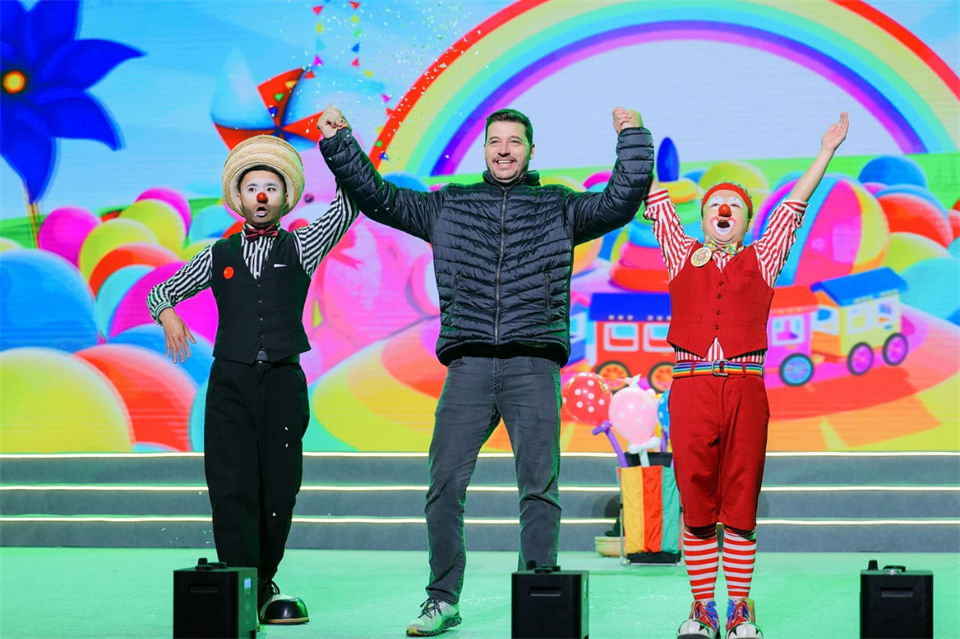 创新引领价值 理想成就未来——庆祝米兰体育·米兰(中国)智能成立25周年表彰大会暨文艺晚会隆重举行