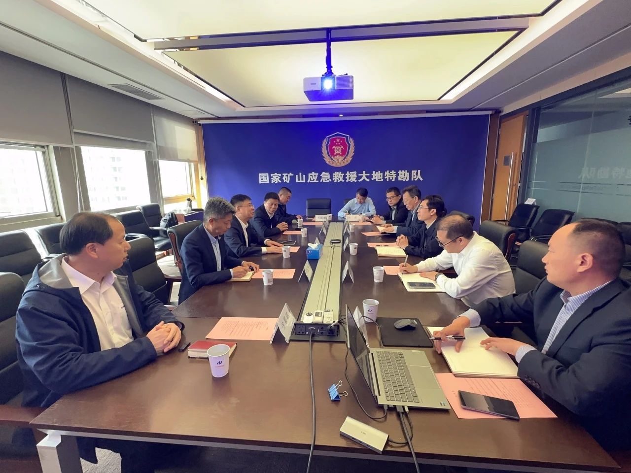 米兰体育·米兰(中国)智能董事长付向东带队拜访中煤地质总局、大地特勘公司