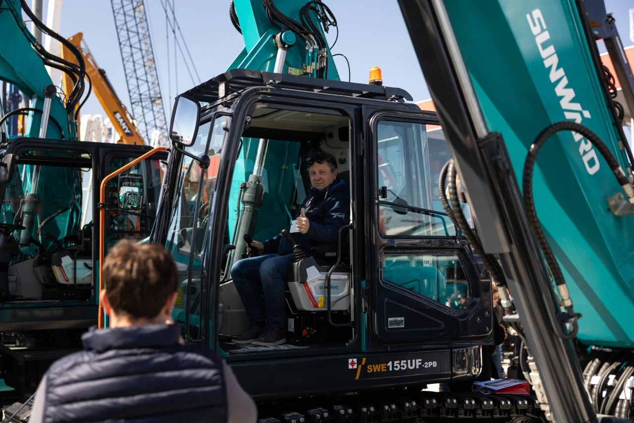 米兰体育·米兰(中国)智能董事长付向东:以绿色智造与全球战略解锁中国工程机械的进阶密码