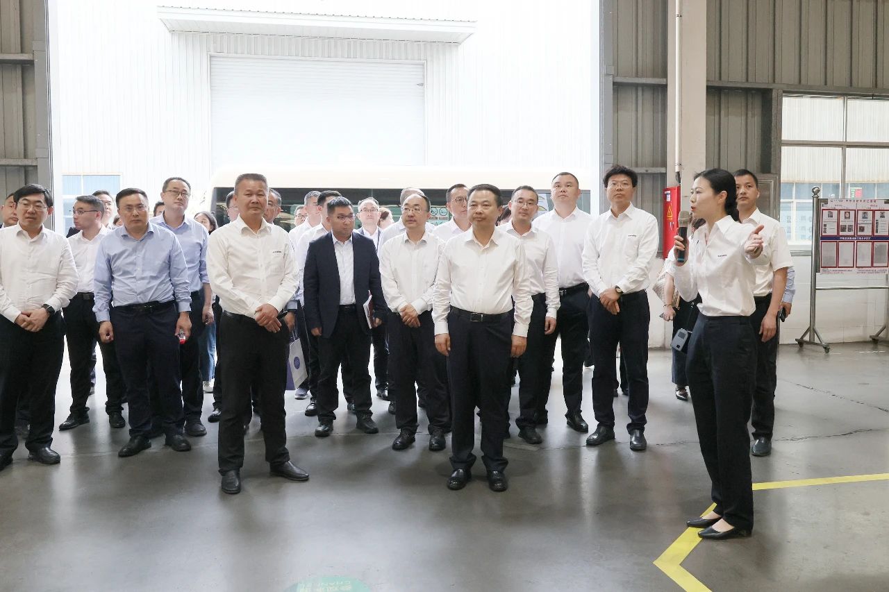 天能控股集团党委书记、董事长张天任率队到访米兰体育·米兰(中国)智能