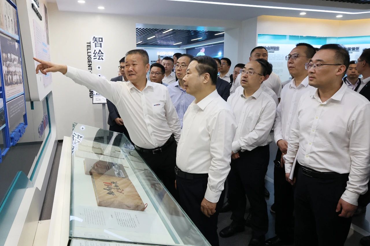 天能控股集团党委书记、董事长张天任率队到访米兰体育·米兰(中国)智能