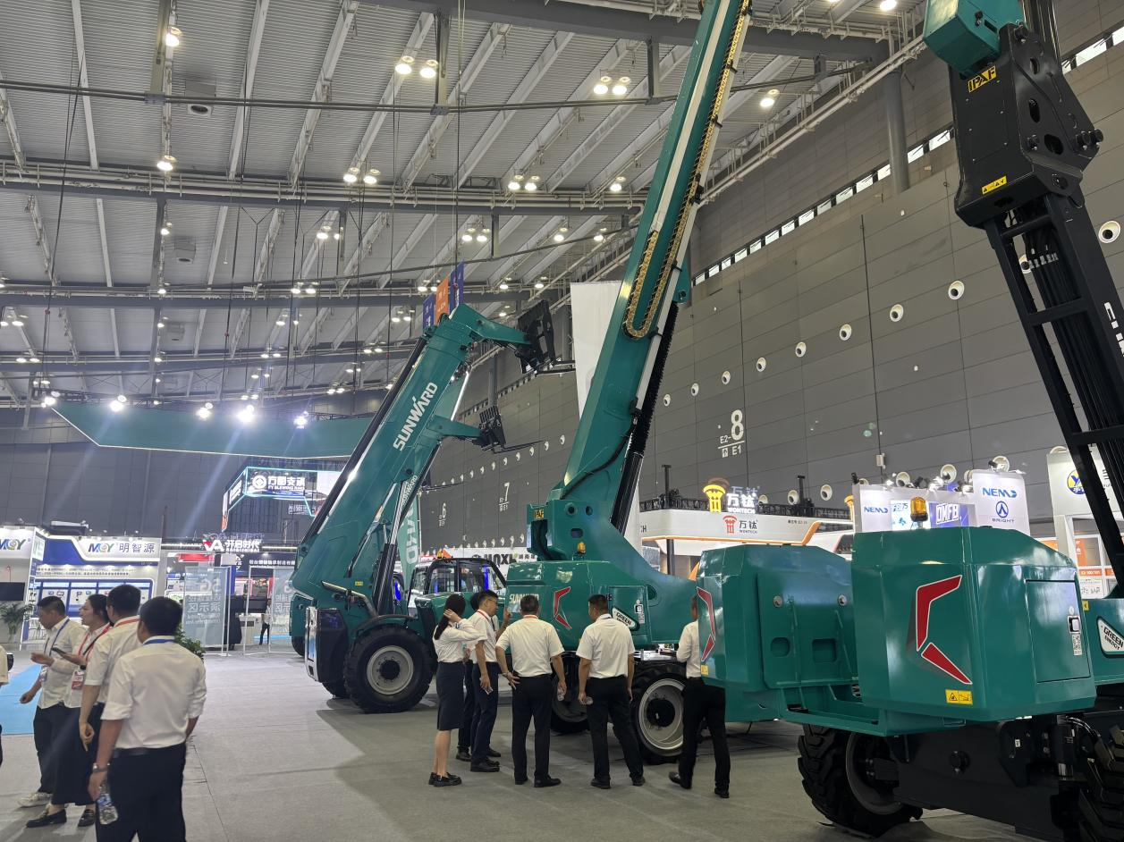 2025 CICEE | 米兰体育·米兰(中国)智能SWT34JE-P电动直臂式高空作业平台重磅发布!