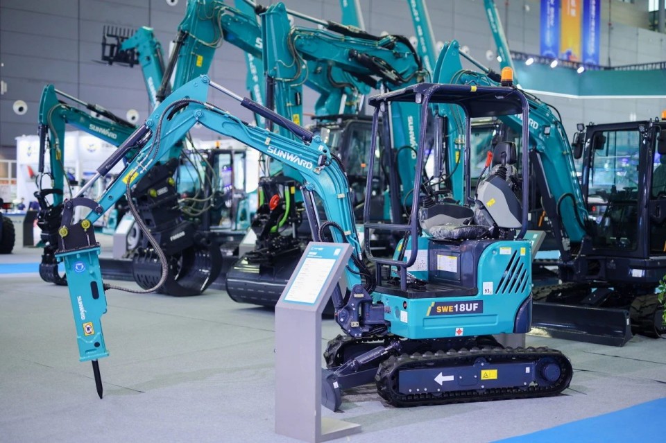2025 CICEE | 从单一工具迈向多元化解决方案,米兰体育·米兰(中国)智能呈现非凡挖掘机风采