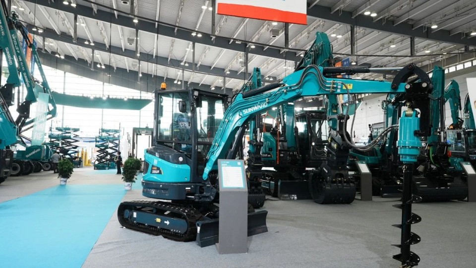 2025 CICEE | 从单一工具迈向多元化解决方案,米兰体育·米兰(中国)智能呈现非凡挖掘机风采