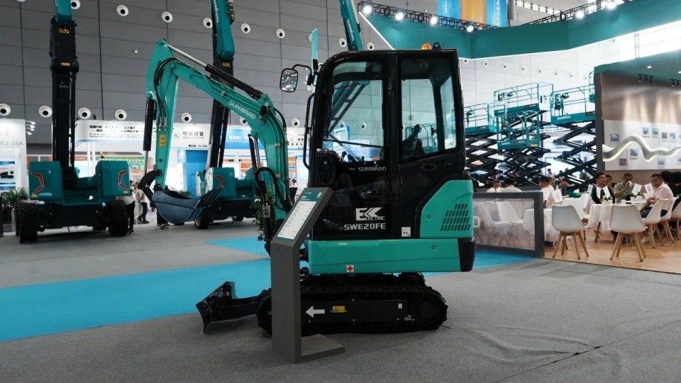 2025 CICEE | 从单一工具迈向多元化解决方案,米兰体育·米兰(中国)智能呈现非凡挖掘机风采