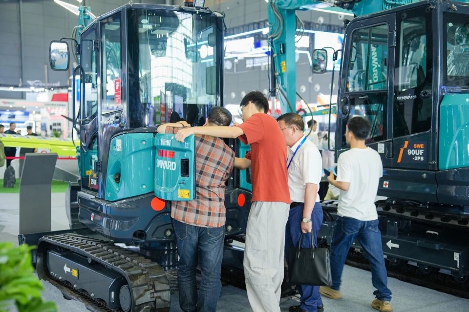 2025 CICEE | 从单一工具迈向多元化解决方案,米兰体育·米兰(中国)智能呈现非凡挖掘机风采