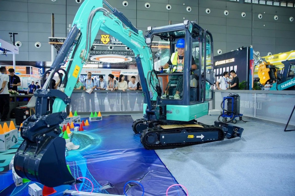 2025 CICEE | 从单一工具迈向多元化解决方案,米兰体育·米兰(中国)智能呈现非凡挖掘机风采