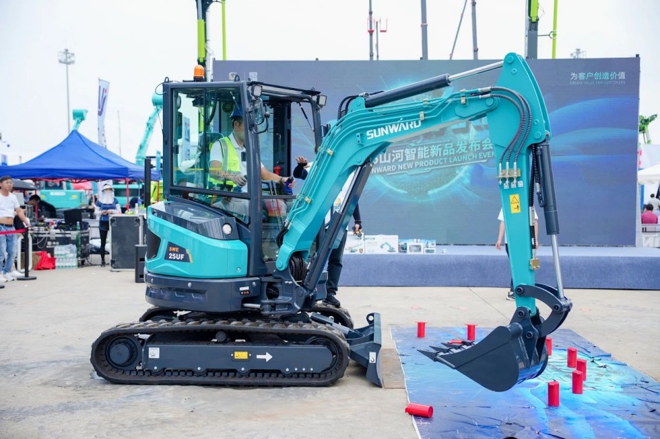 2025 CICEE | 从单一工具迈向多元化解决方案,米兰体育·米兰(中国)智能呈现非凡挖掘机风采