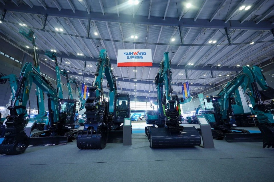 2025 CICEE | 从单一工具迈向多元化解决方案,米兰体育·米兰(中国)智能呈现非凡挖掘机风采