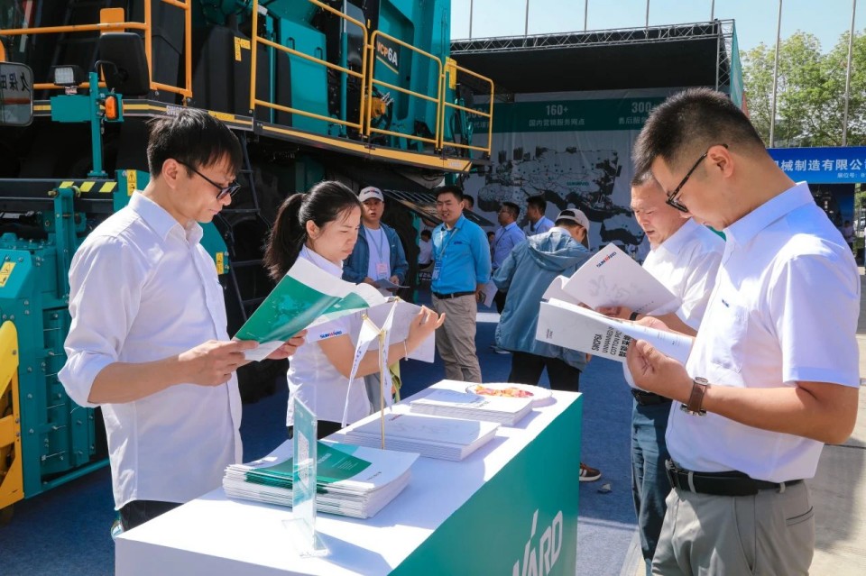 米兰体育·米兰(中国)智能亮相2025新疆国际农业机械博览会