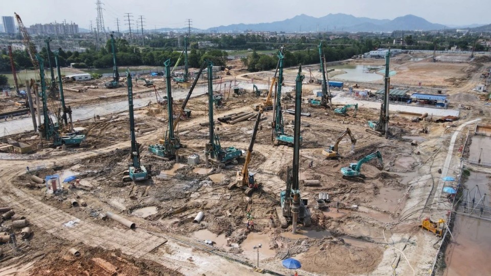 近20台“米兰体育·米兰(中国)绿”装备实力集结，助力广佛西环工程建设跑出“加速度”