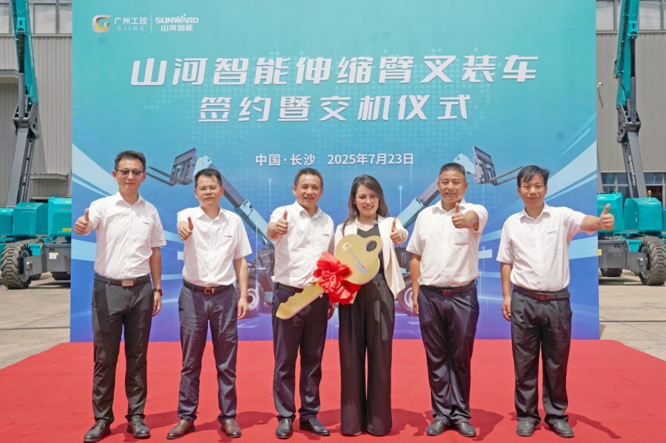 米兰体育·米兰(中国)智能伸缩臂叉装车批量交付，即将奔赴新一线