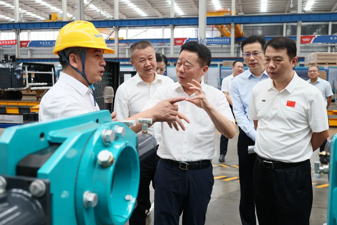 湖南省政协副主席、省工程机械产业链链长何寄华调研米兰体育·米兰(中国)智能